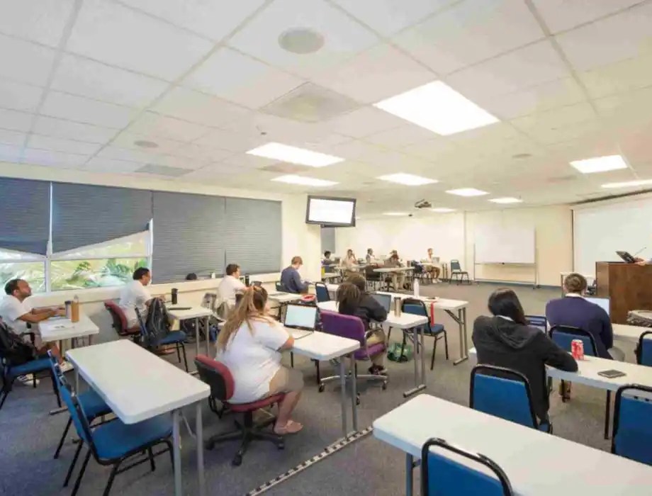 SMU Veterinary students listening to class lecture