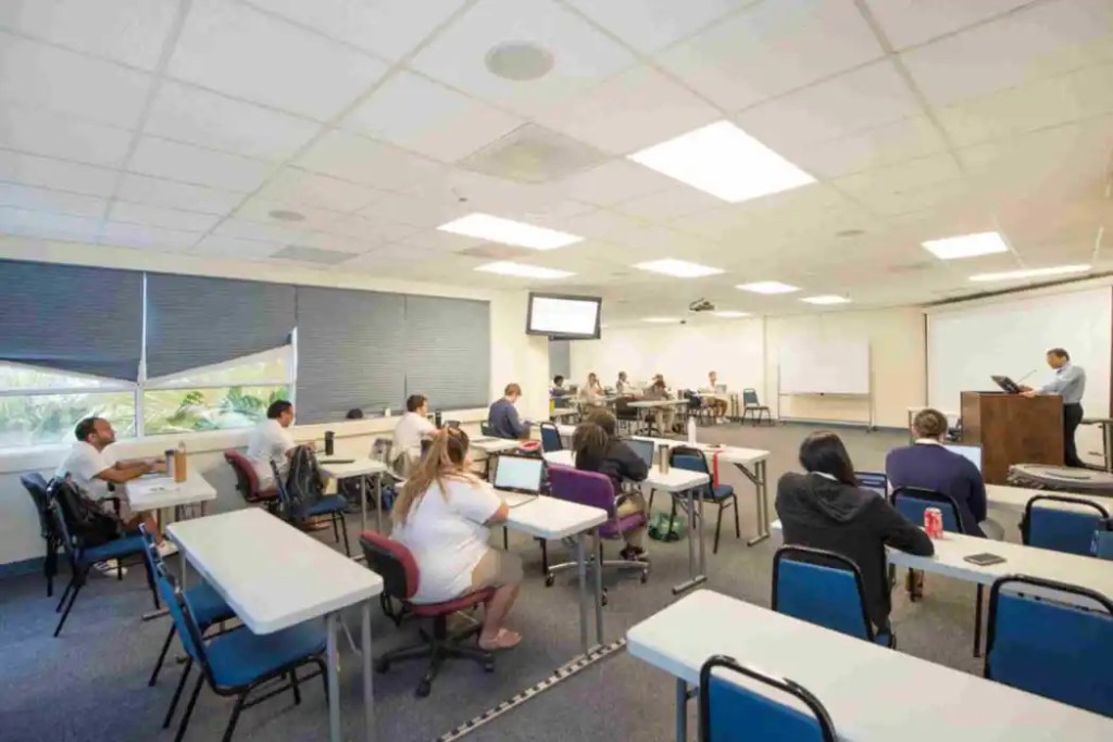 SMU Veterinary students listening to class lecture